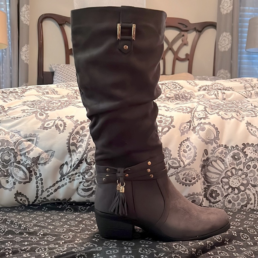 Gray suede boots NWT